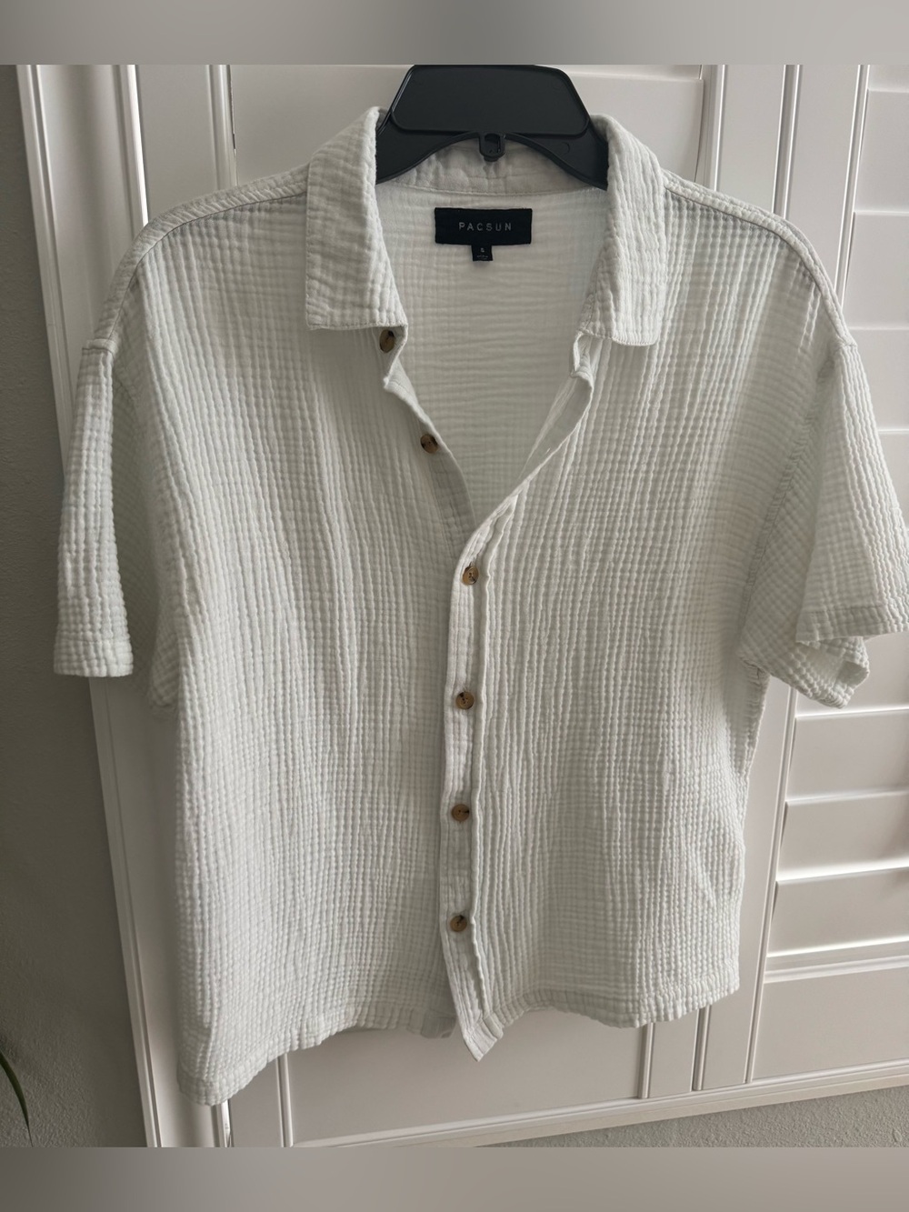 PacSun Men’s White gauze short sleeve button down casual beach shirt size Small